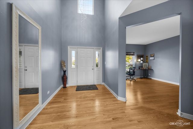 945 Wyndham Drive, South Elgin, IL 60177