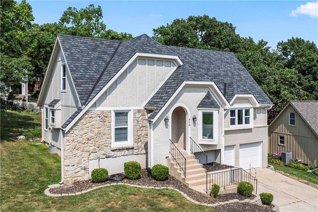 312 NW Locust Street, Lee's Summit, MO 64064