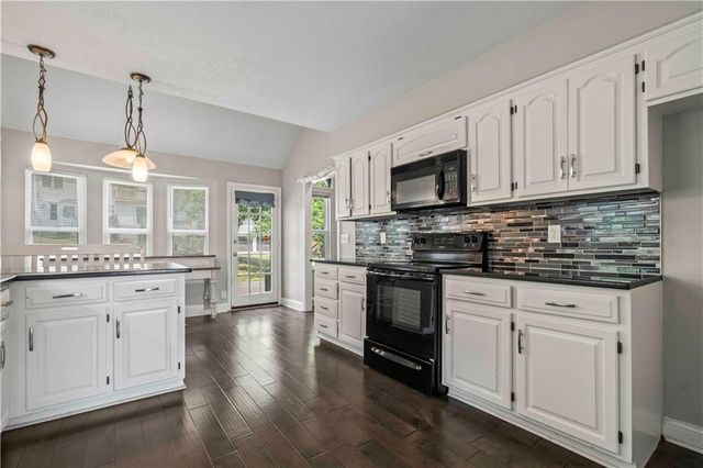 312 NW Locust Street, Lee's Summit, MO 64064