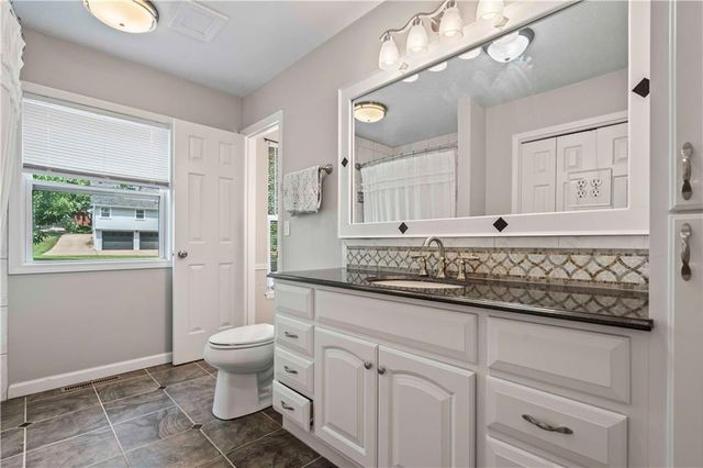 312 NW Locust Street, Lee's Summit, MO 64064