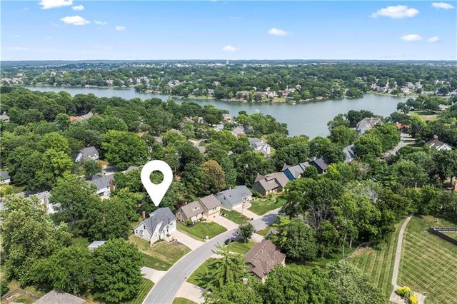 312 NW Locust Street, Lee's Summit, MO 64064