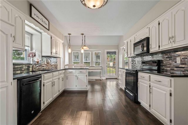 312 NW Locust Street, Lee's Summit, MO 64064