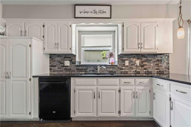 312 NW Locust Street, Lee's Summit, MO 64064