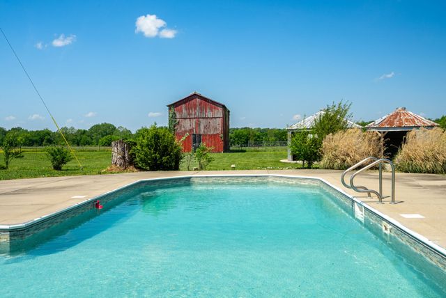 5654 Borthick Rd, Springfield, TN 37172