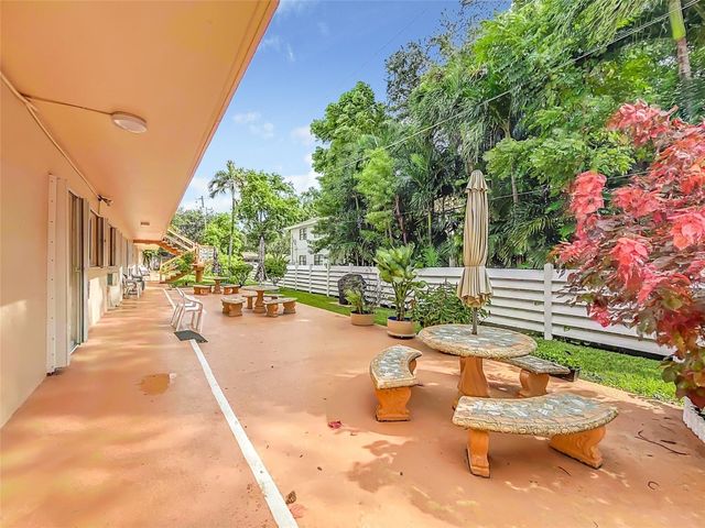 815 SW 10th Terrace 18V, Hallandale Beach, FL 33009