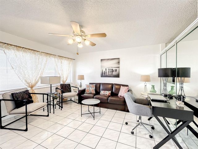815 SW 10th Terrace 18V, Hallandale Beach, FL 33009