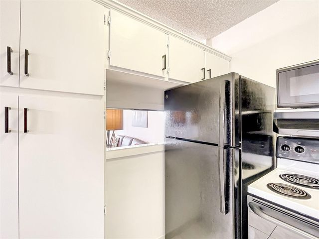 815 SW 10th Terrace 18V, Hallandale Beach, FL 33009