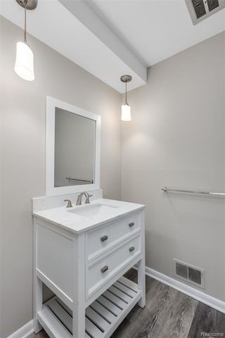 19729 Ridgemont Street 31, Saint Clair Shores, MI 48080