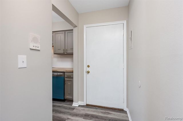 19729 Ridgemont Street 31, Saint Clair Shores, MI 48080