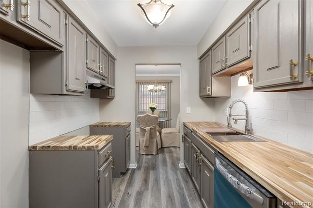 19729 Ridgemont Street 31, Saint Clair Shores, MI 48080