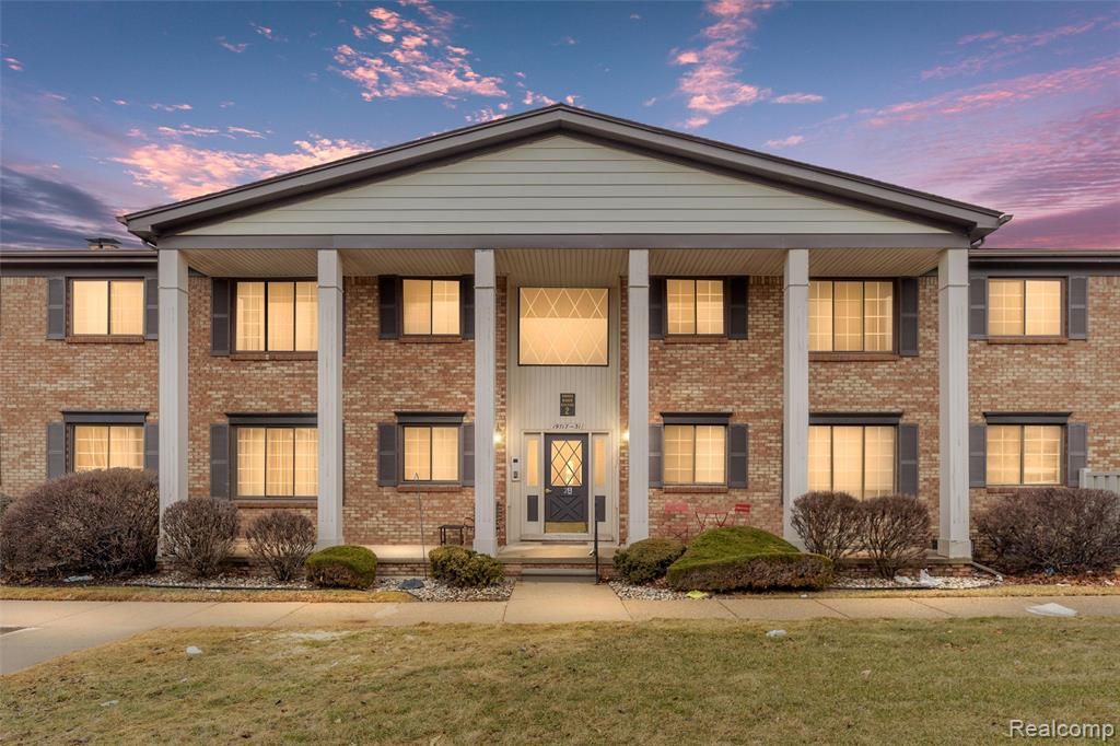 19729 Ridgemont Street 31, Saint Clair Shores, MI 48080