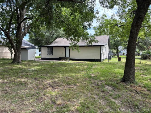 1008 W Burney Street, Madill, OK 73446