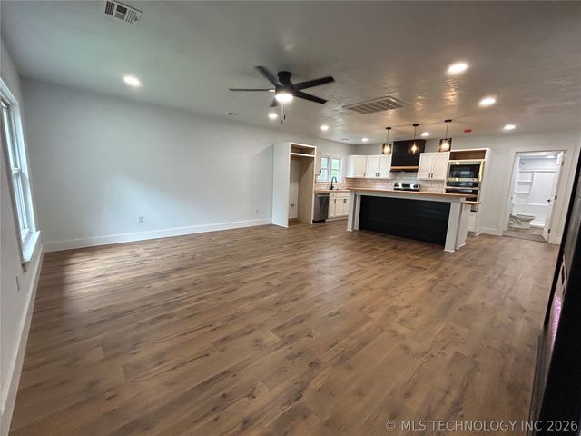 1008 W Burney Street, Madill, OK 73446