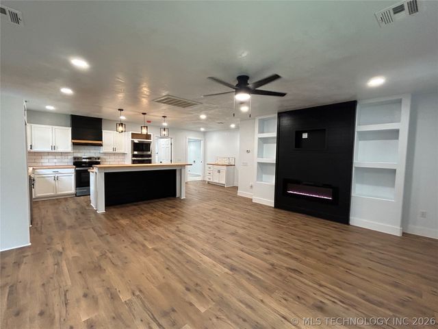 1008 W Burney Street, Madill, OK 73446