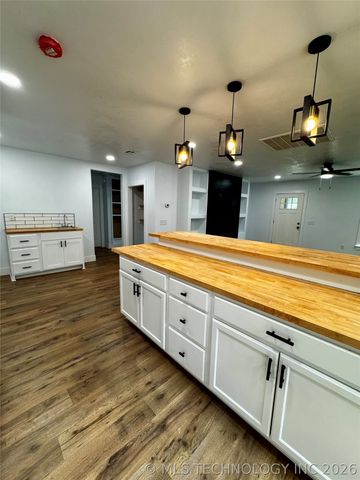 1008 W Burney Street, Madill, OK 73446