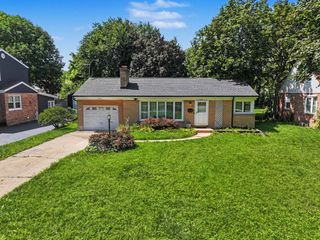 132 S Greenwood Avenue, Palatine, IL 60074