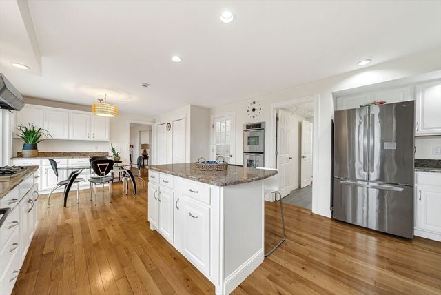 37 Woodcliffe Rd, Lexington, MA 02421