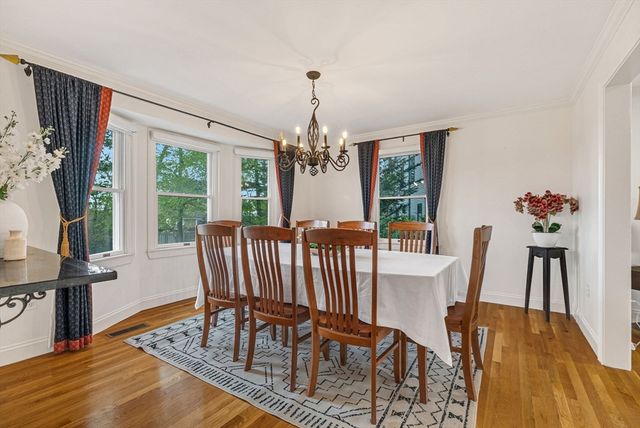 37 Woodcliffe Rd, Lexington, MA 02421