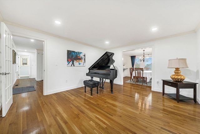 37 Woodcliffe Rd, Lexington, MA 02421