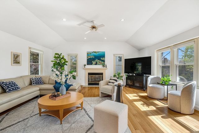 37 Woodcliffe Rd, Lexington, MA 02421