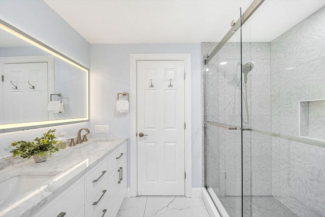 37 Woodcliffe Rd, Lexington, MA 02421
