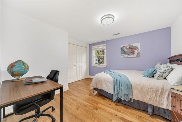 37 Woodcliffe Rd, Lexington, MA 02421