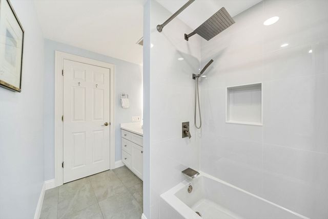 37 Woodcliffe Rd, Lexington, MA 02421