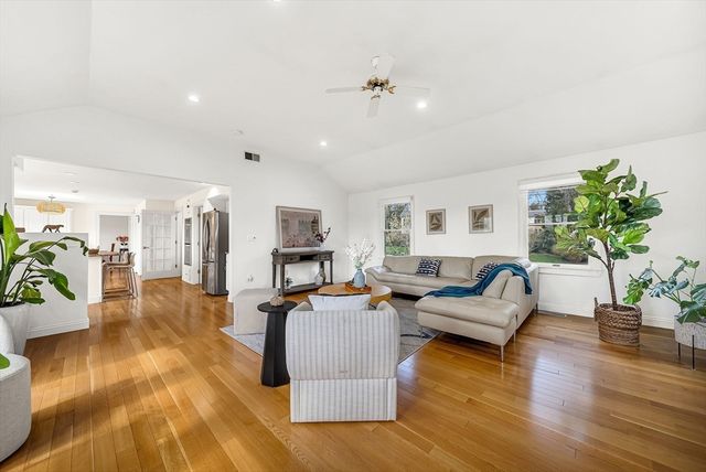 37 Woodcliffe Rd, Lexington, MA 02421