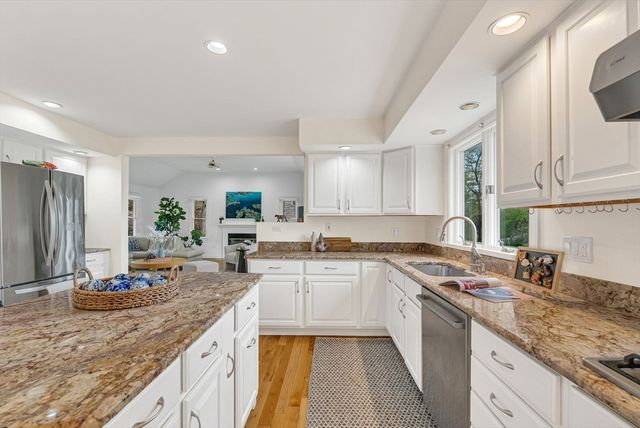 37 Woodcliffe Rd, Lexington, MA 02421