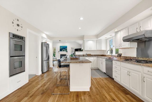 37 Woodcliffe Rd, Lexington, MA 02421
