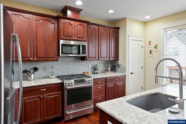 945 Caradon Ct NW, Salem, OR 97304