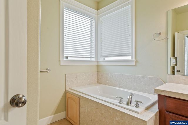 945 Caradon Ct NW, Salem, OR 97304