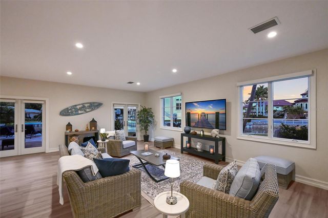 750 SIESTA KEY CIRCLE, Sarasota, FL 34242