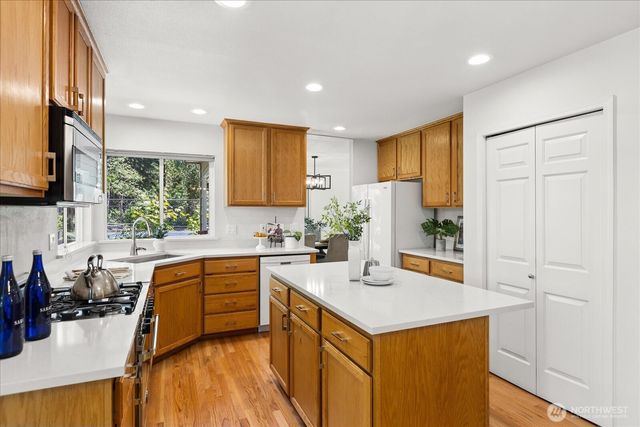 625 191st Street SW, Lynnwood, WA 98036