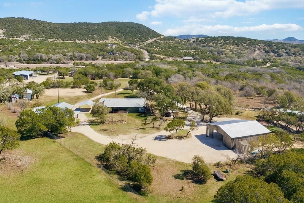165 Mari-B, Center Point, TX 78010