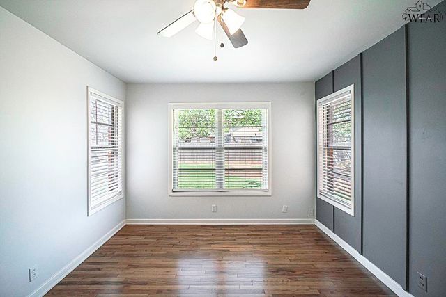 808 N PARK AVENUE, Iowa Park, TX 76367