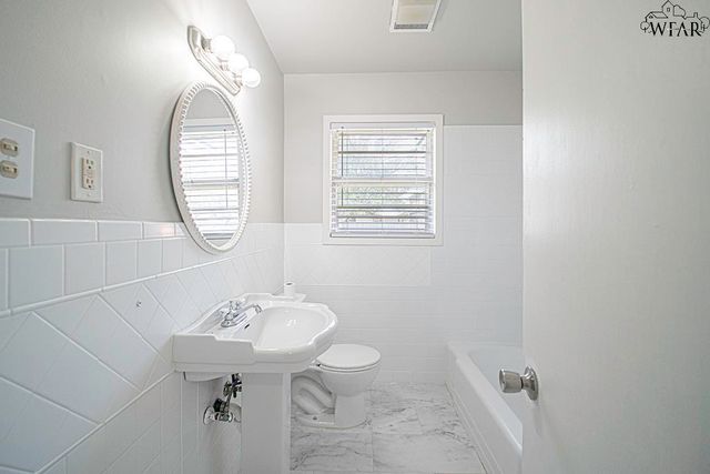 808 N PARK AVENUE, Iowa Park, TX 76367