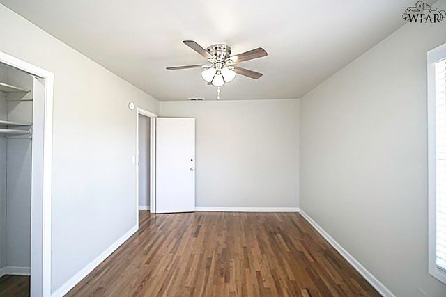 808 N PARK AVENUE, Iowa Park, TX 76367