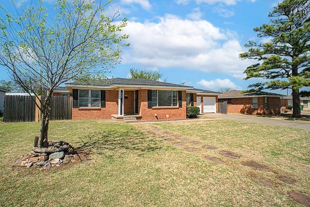 808 N PARK AVENUE, Iowa Park, TX 76367