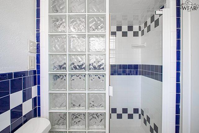 808 N PARK AVENUE, Iowa Park, TX 76367