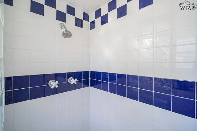 808 N PARK AVENUE, Iowa Park, TX 76367