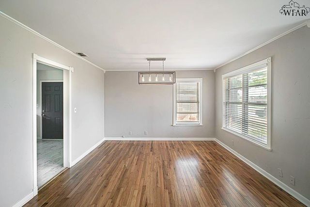 808 N PARK AVENUE, Iowa Park, TX 76367