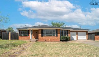 808 N PARK AVENUE, Iowa Park, TX 76367