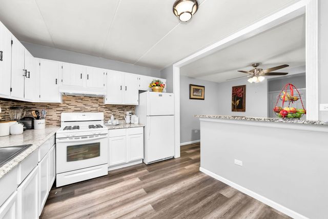 743 E Fullerton Avenue 112, Glendale Heights, IL 60139