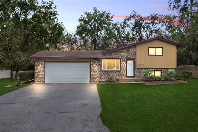 33W067 Bonnie Street, St. Charles, IL 60174