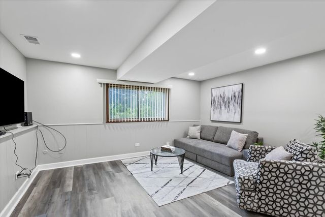 33W067 Bonnie Street, St. Charles, IL 60174