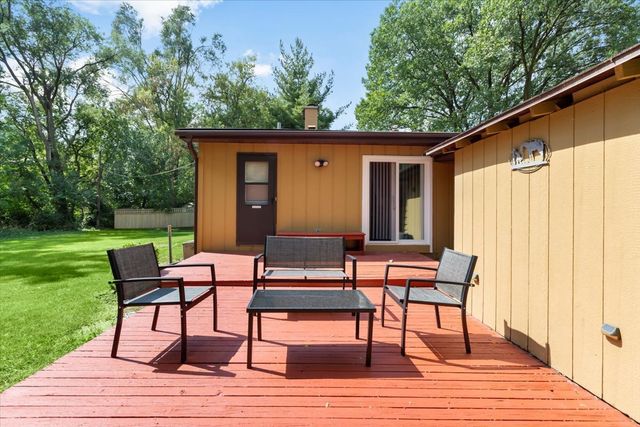 33W067 Bonnie Street, St. Charles, IL 60174