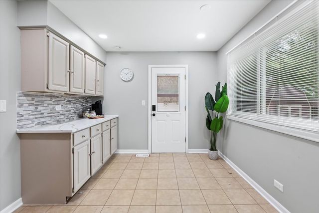 33W067 Bonnie Street, St. Charles, IL 60174