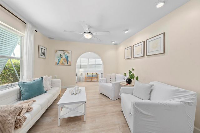 205 N 18th Ave Avenue N, Lake Worth Beach, FL 33460