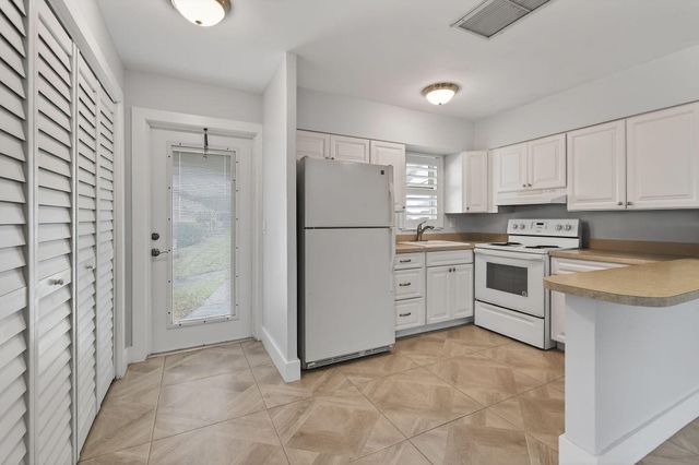 3060 MERIDIAN Way N 8, Palm Beach Gardens, FL 33410